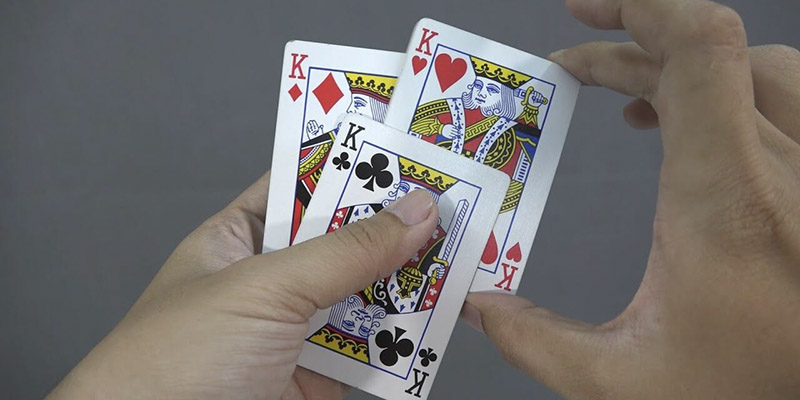 เคล็ดลับการเล่นไพ่สามใบจากเซียน